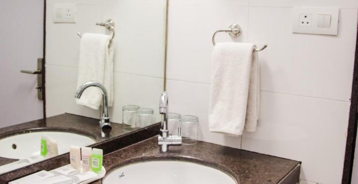 Jc Castle Hotel Shirdi Eksteriør billede