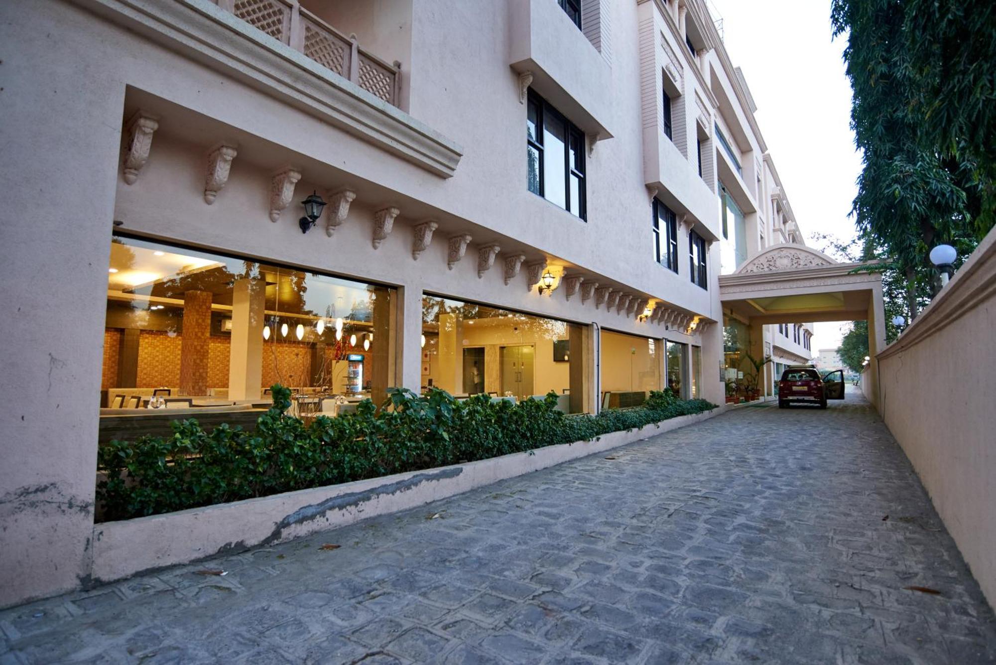 Jc Castle Hotel Shirdi Eksteriør billede