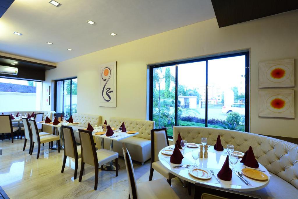 Jc Castle Hotel Shirdi Eksteriør billede