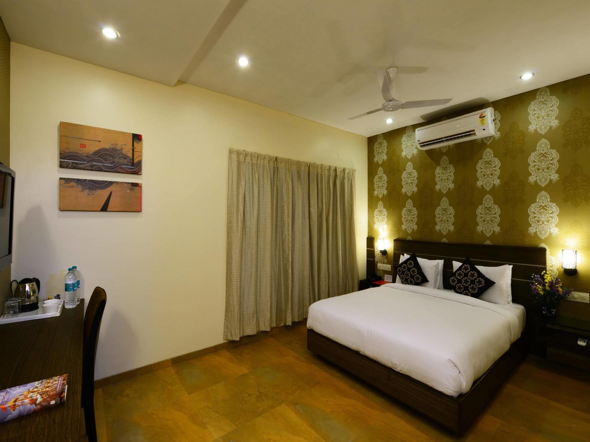 Jc Castle Hotel Shirdi Eksteriør billede