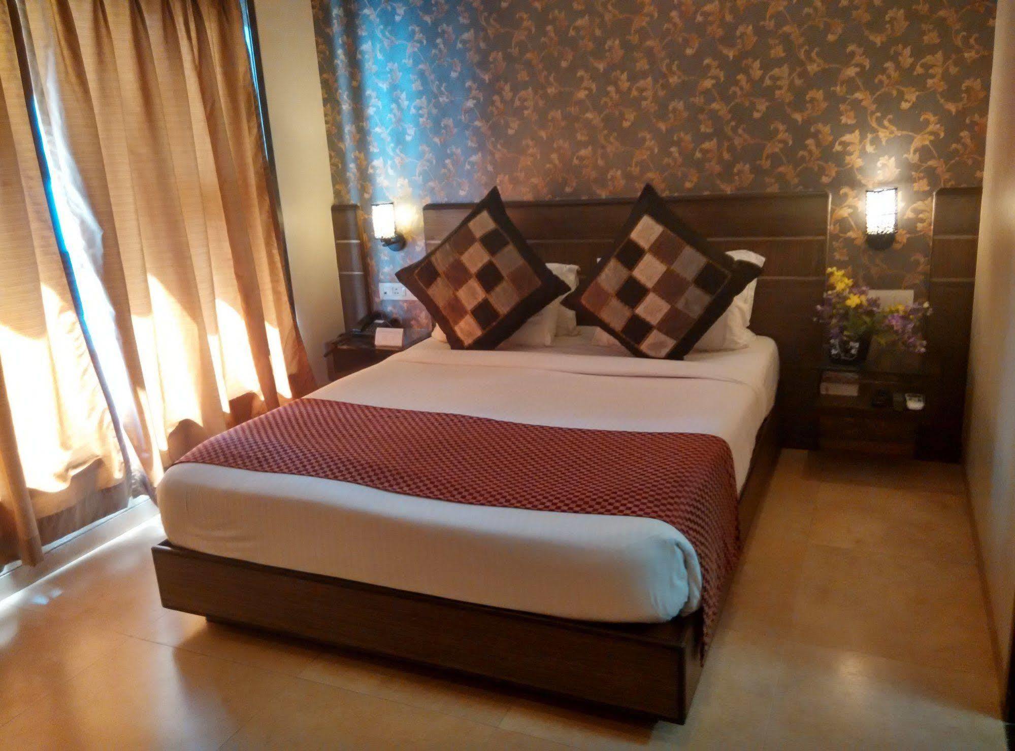 Jc Castle Hotel Shirdi Eksteriør billede